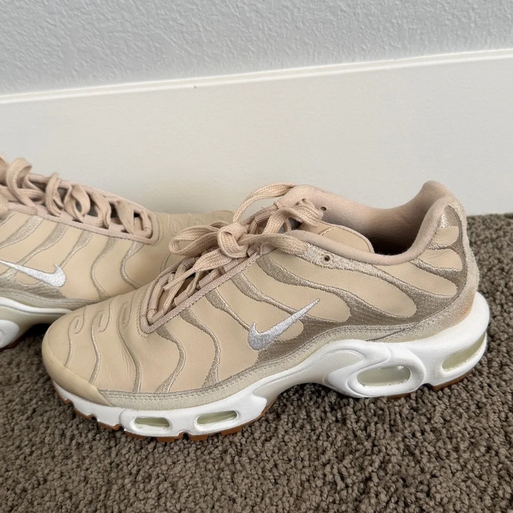 Nike Air Max Plus tan